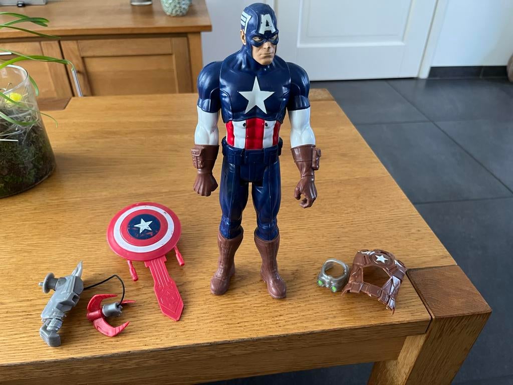 Captain America actiefiguur met accessoires, Ophalen of Verzenden, Gebruikt