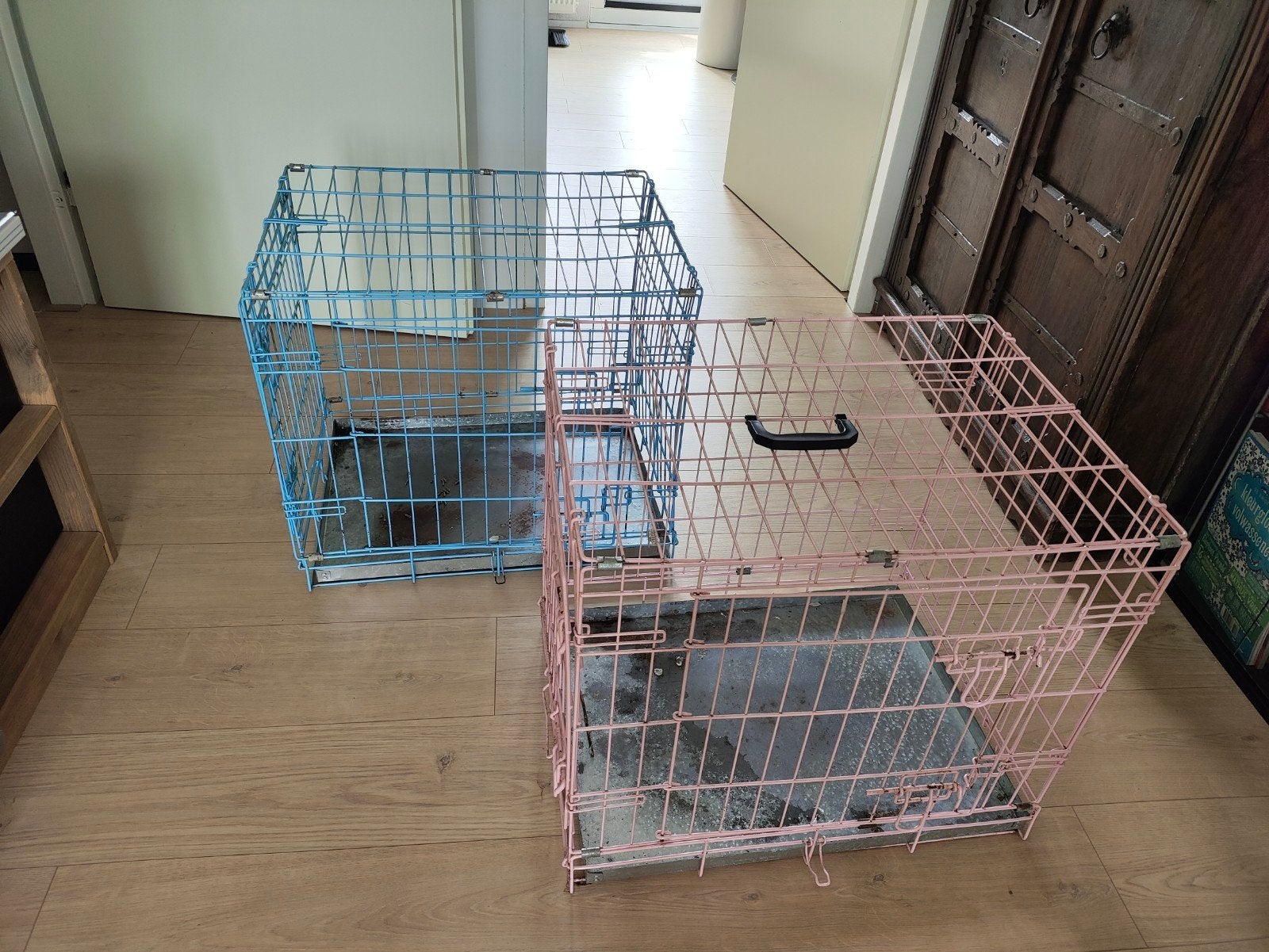 Twee hondenbenches in zeer goede staat 1 roze en 1 blauwe, Dieren en Toebehoren, Ophalen, Gebruikt