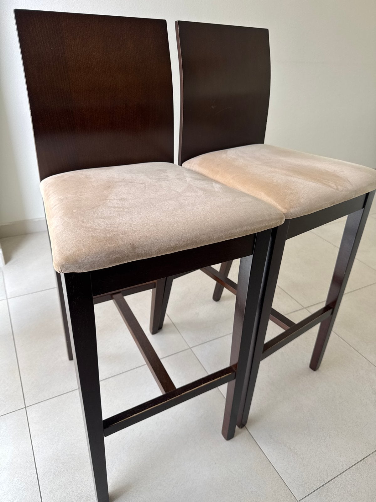 Set van 2 houten barkrukken met stoffen zitting, Ophalen, Gebruikt, 90 cm of meer, Hout