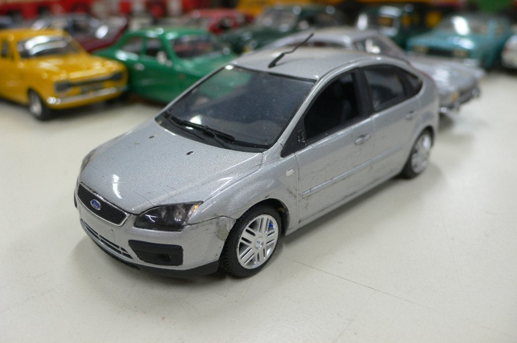 ford focus 4 deurs- minichamps  1/43 - mist spiegels-, Verzenden, Gebruikt, Auto, MiniChamps