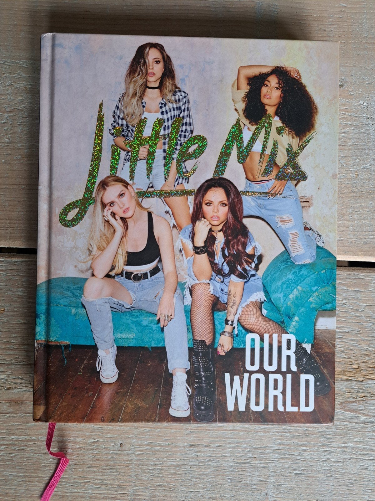 Little Mix Our World (Engelstalig/English), Boeken, Ophalen of Verzenden, Zo goed als nieuw, Little Mix, Film, Tv en Media