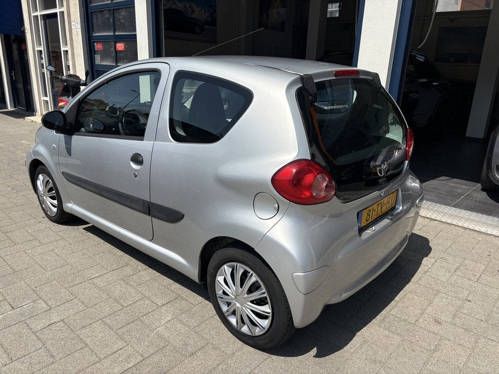 Toyota Aygo 1.0-12V NW APK 06-2027 (bj 2007), Voorwielaandrijving, Gebruikt, 4 stoelen, 68 pk