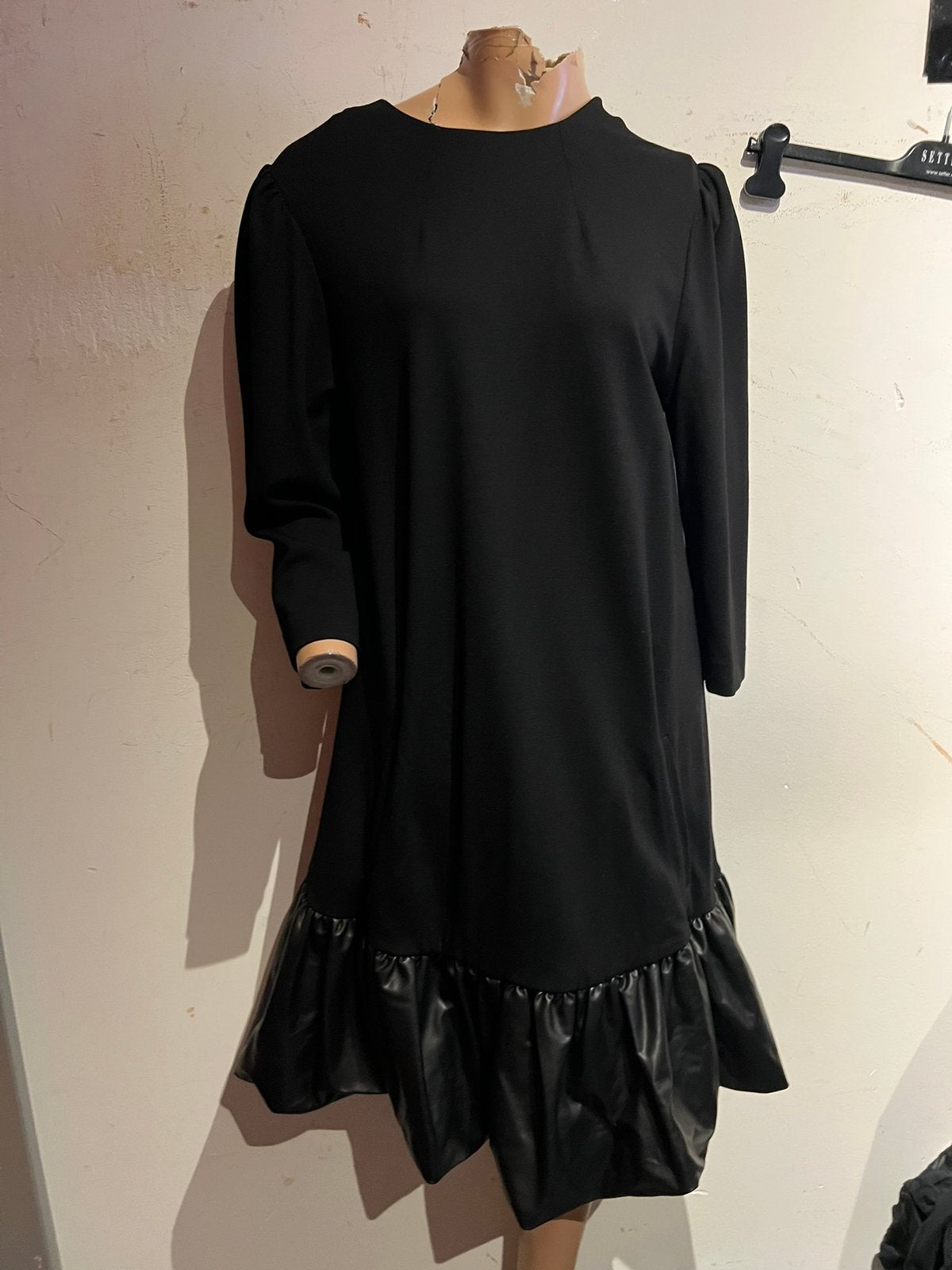 TWINSET jurk met nep leer maat xl origineel zgan, Twinset, Zwart, Maat 46/48 (XL) of groter, Ophalen of Verzenden