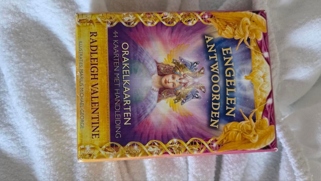 Radleigh Valentine - Engelen antwoorden orakelkaarten, Tarot of Kaarten leggen, Overige typen, Ophalen of Verzenden, Zo goed als nieuw