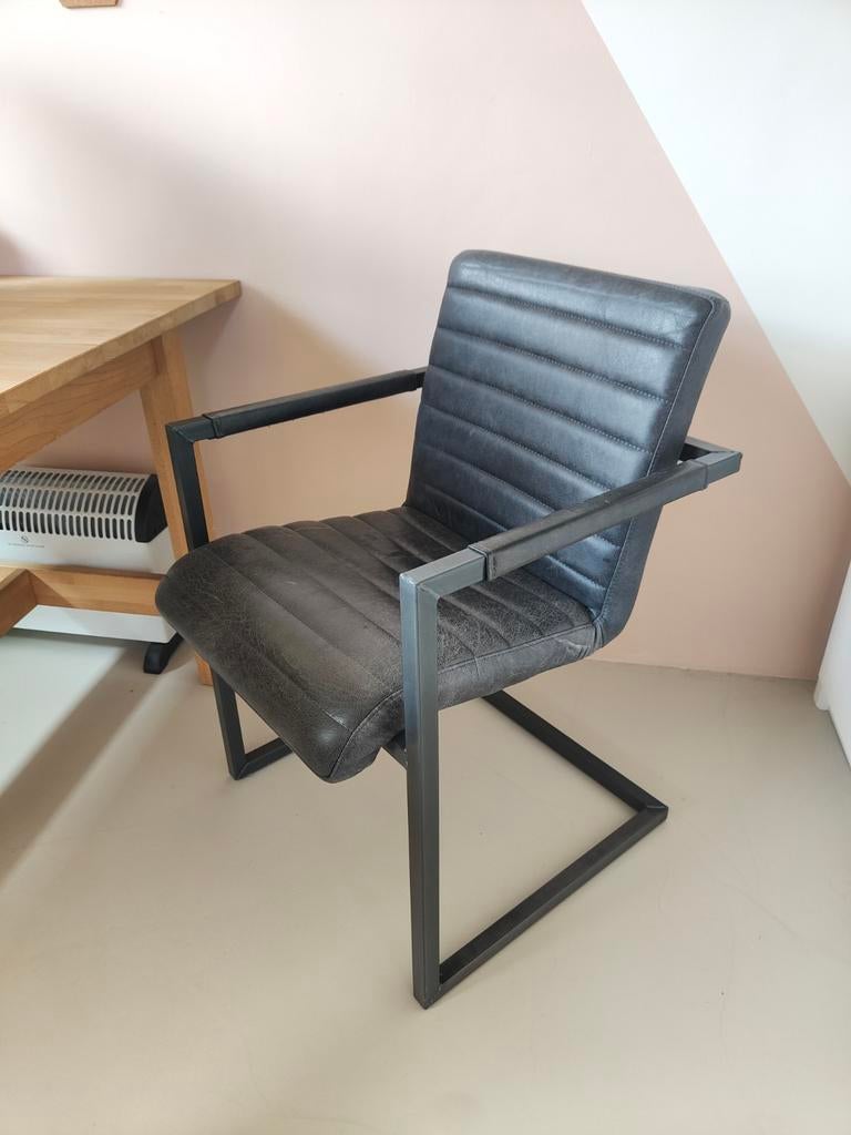 Eetkamerstoelen (2 stuks) leder look, Ophalen, Gebruikt, Zwart, Twee