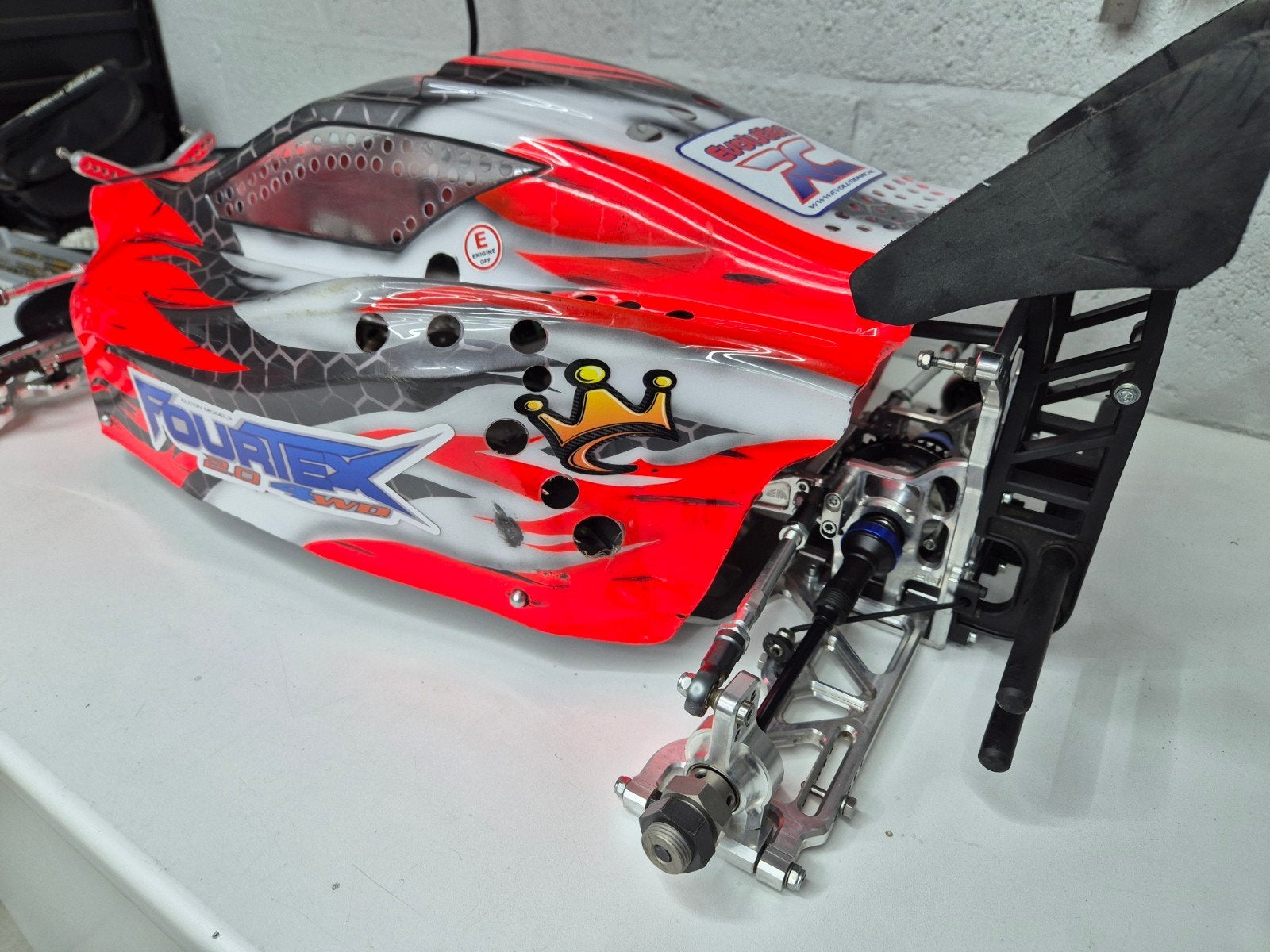 Fourtex 2.0 RC Auto Chassis met onderdelen, Hobby en Vrije tijd, Modelbouw | Radiografisch | Auto's, Benzine, Gebruikt, Auto offroad