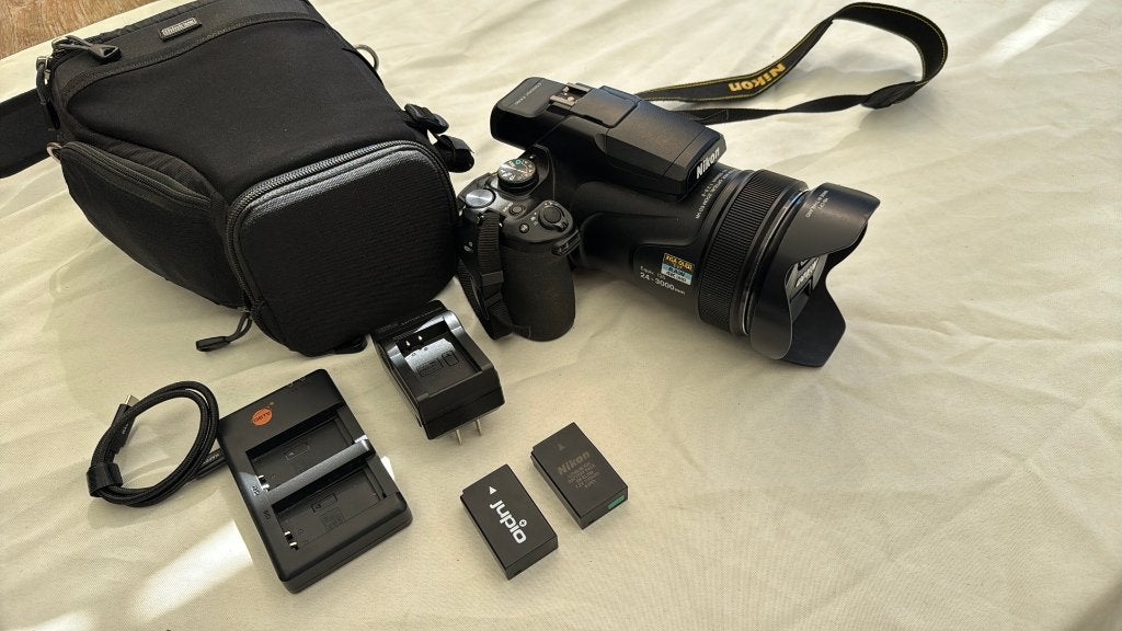 Nikon P1000 + 2x extra accu + tas, Kantelbaar/draaibaar scherm, Ophalen of Verzenden, Zo goed als nieuw, Lensdop