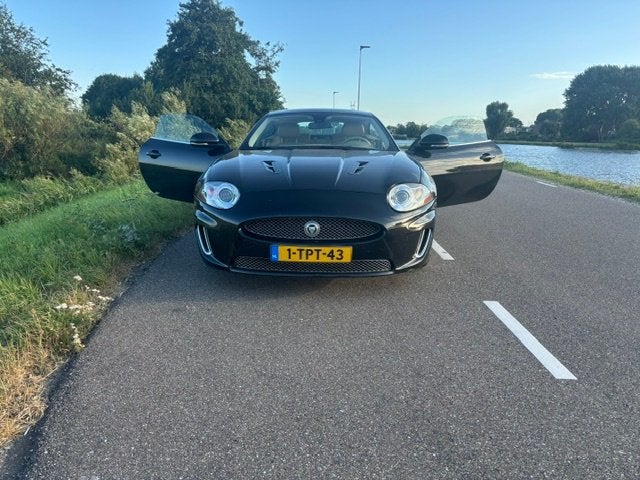 Jaguar XK 5.0 V8 SC Coupe 2010 Zwart, Auto's, Achterwielaandrijving, 5000 cc, 510 pk, 4 stoelen
