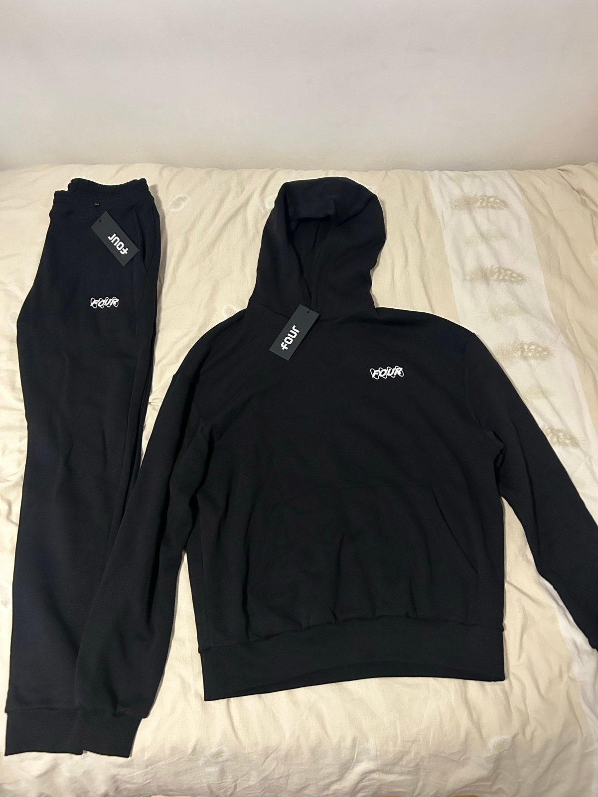 FOUR Amsterdam Set hoodie en broek, Kleding | Heren, Ophalen of Verzenden, Nieuw, Maat 48/50 (M)