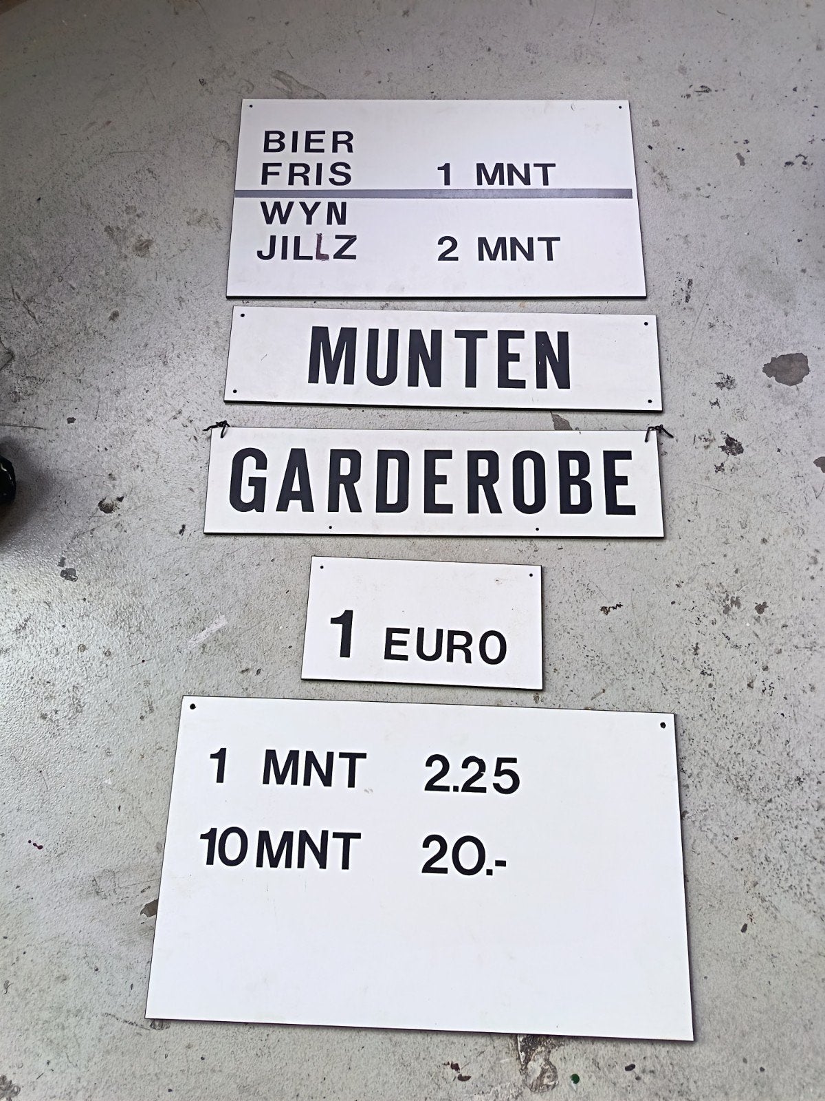 bordjes voor festival/feest., Tekstbord, Gebruikt, Ophalen of Verzenden, Kunststof