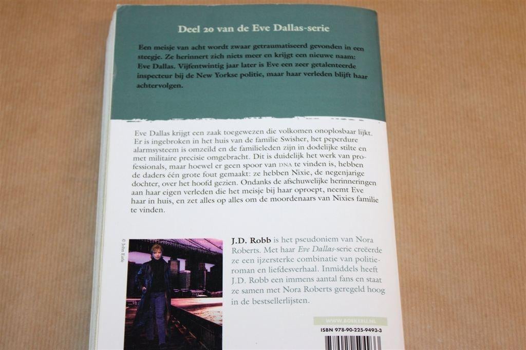 Overlever — J.D. Robb [Nora Roberts, 2021], Ophalen of Verzenden, Gelezen