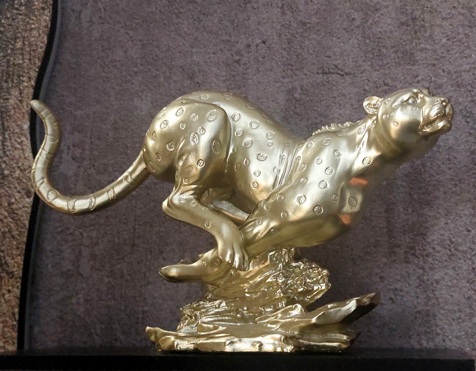 Gouden Cheetah Beeld - 32 cm Polyresin Decoratie, Nieuw, Kunststof, Ophalen of Verzenden, Goud