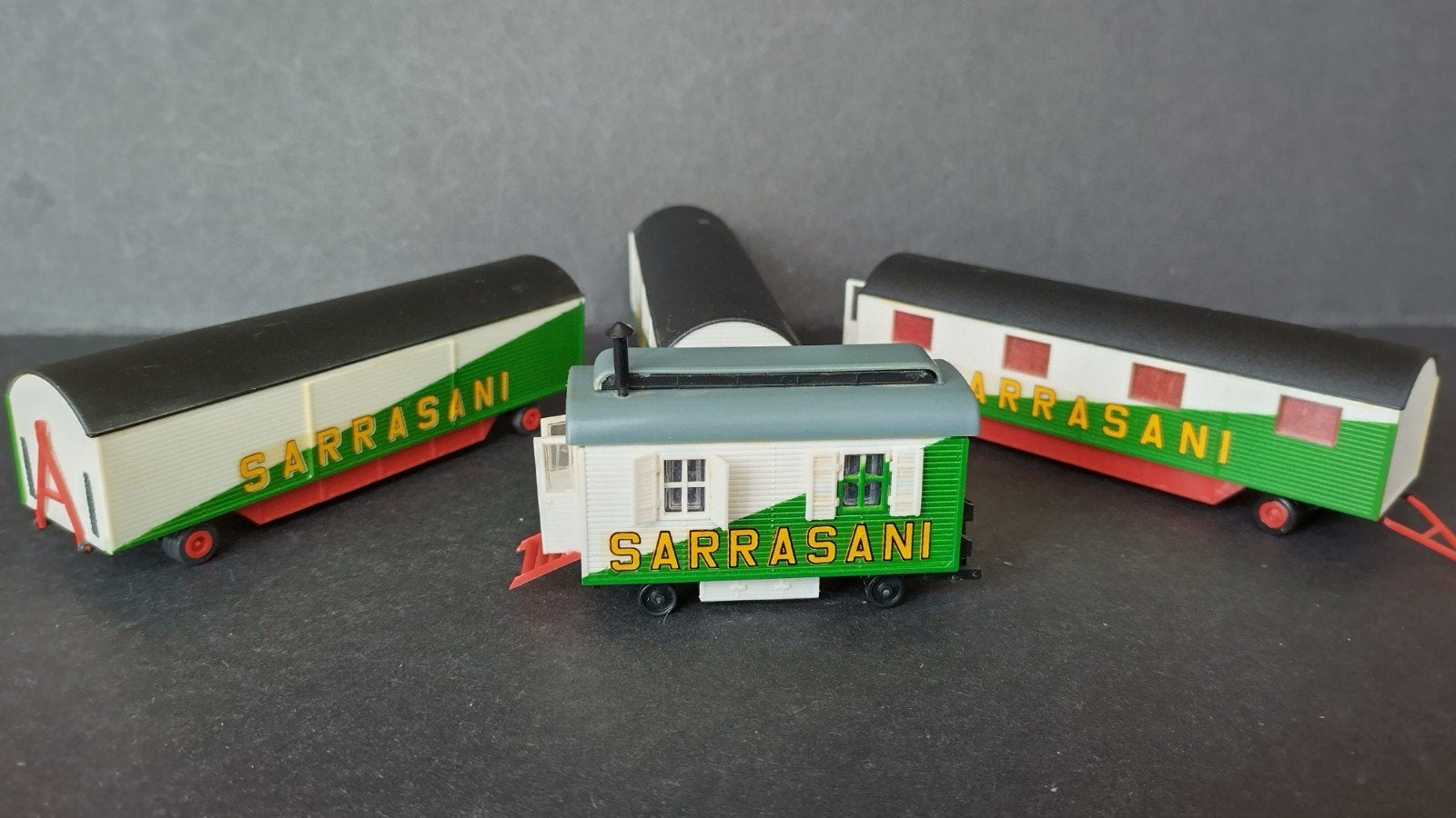 Circus Sarrasani 4 x Woonwagen trailers 1;87 Preiser Pol, Hobby en Vrije tijd, Overige merken, Preiser, Verzenden, M