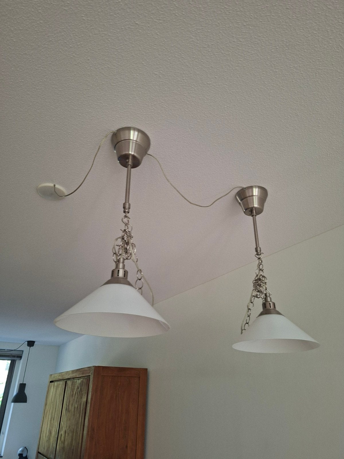 Set van 2 hanglampen met witte glazen kap, Ophalen, Gebruikt, E27 (groot), Glas