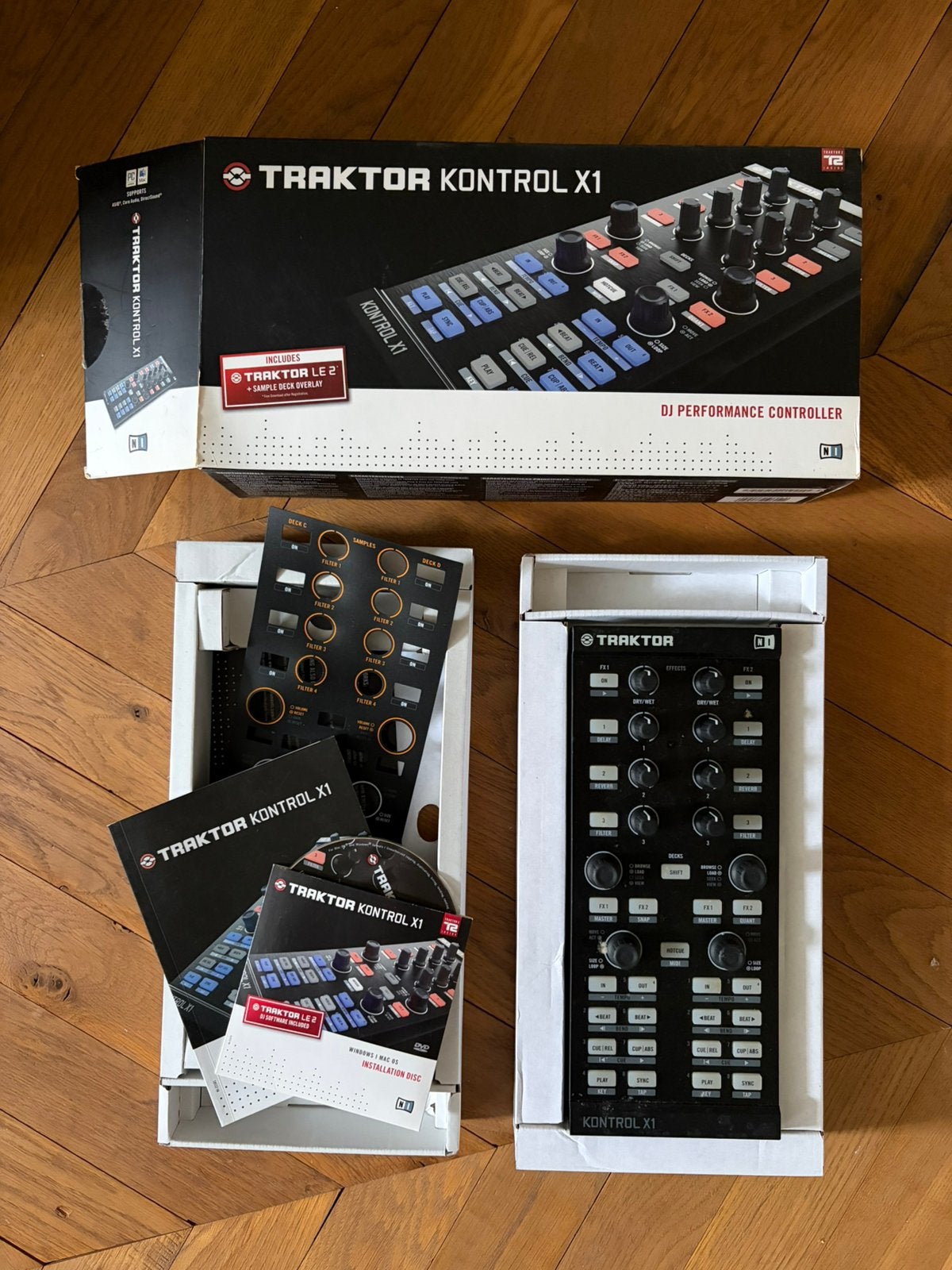 Native Instruments Traktor Kontrol X1 DJ Controller –in doos, Verzenden, Gebruikt