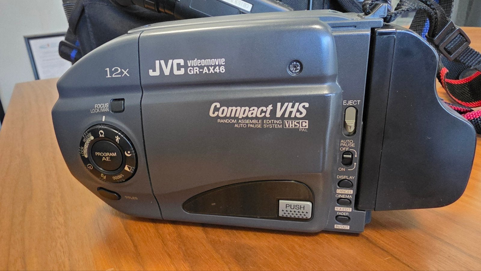 JVC GR-AX46 Compact VHS Videocamera met tas, Ophalen of Verzenden, VHS-C of SVHS-C, Camera