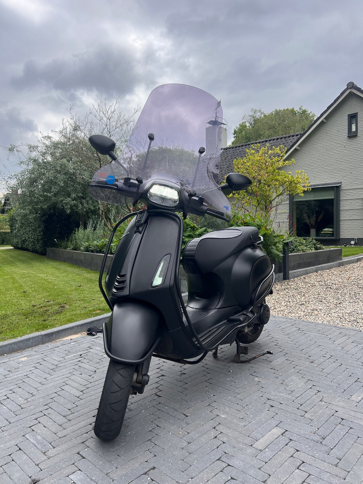 Vespa Sprint Mat Zwart 2022 18.000 incl ART slot en 2 helmen, Fietsen en Brommers, Ophalen, Overige modellen, Maximaal 45 km/u