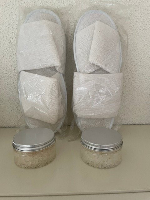 BADZOUT EN 2 PAAR BADSLIPPERS, Ophalen of Verzenden, Nieuw, Overige typen
