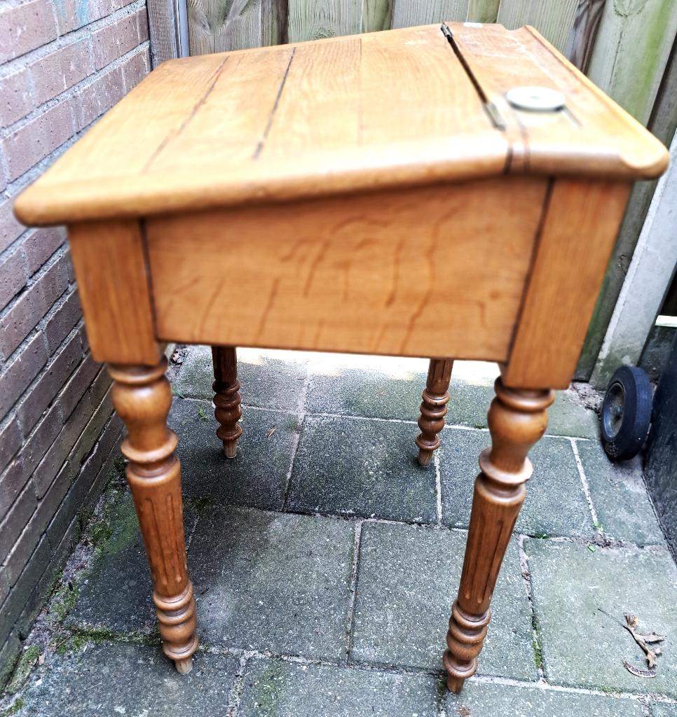 Oud antiek houten lessenaartje met originele inktpot, Ophalen