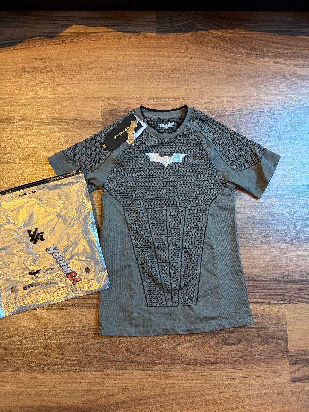 YoungLA Batman T-shirt - Maat S - Nieuw met kaartjes, Ophalen of Verzenden, Nieuw, Maat 46 (S) of kleiner, Grijs