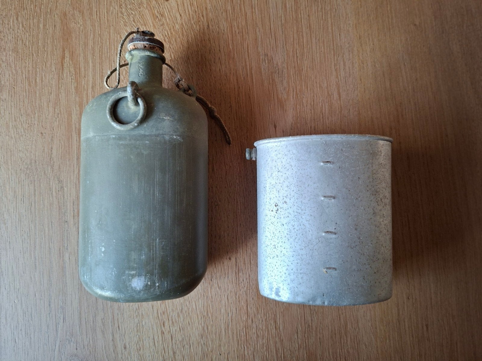 Oude veldfles + beker, Verzamelen, Ophalen of Verzenden