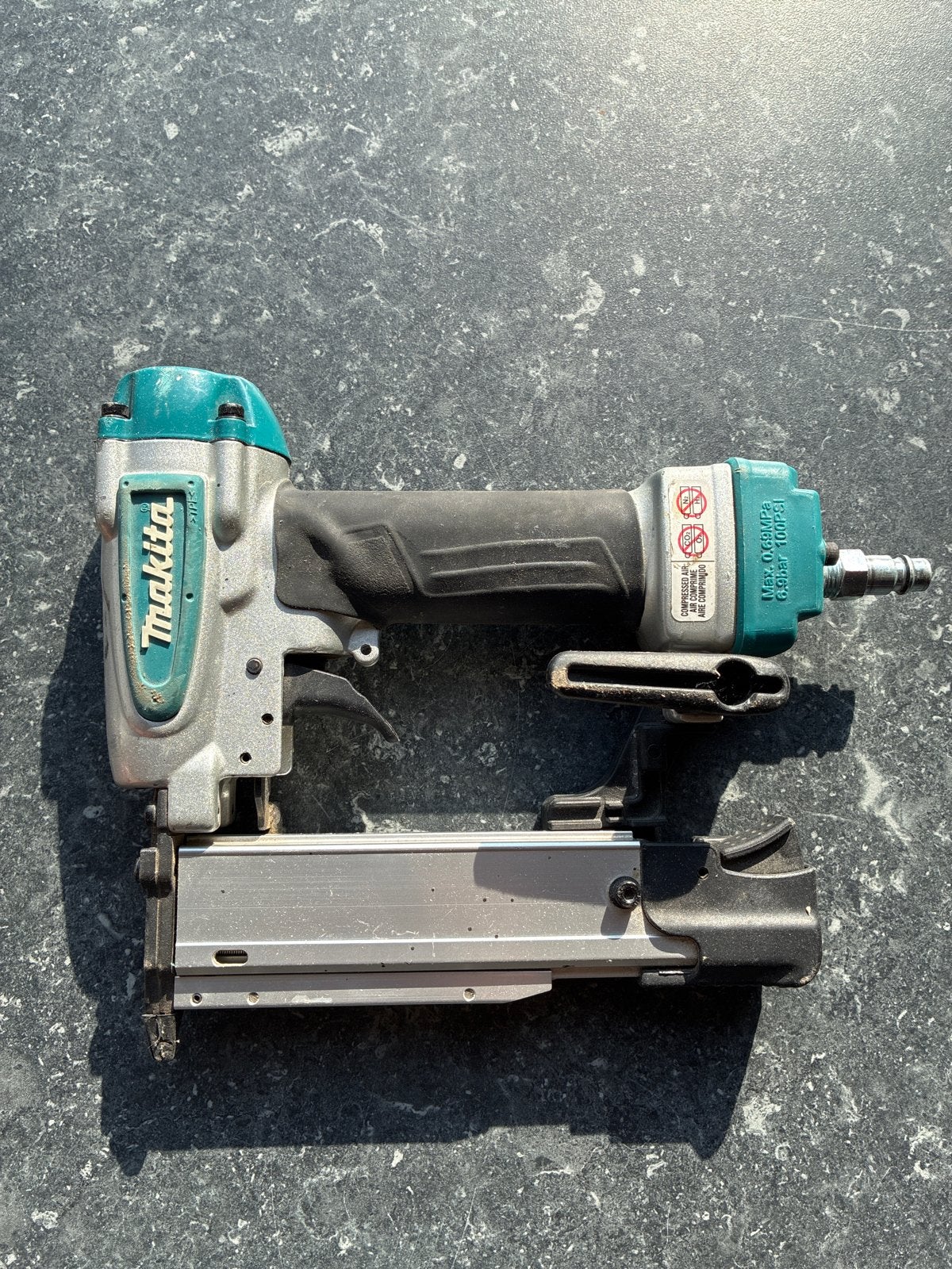 Makita AF353 Afwerktacker op lucht - Zo goed als nieuw, Ophalen, Zo goed als nieuw, Tacker/nietmachine, Makita