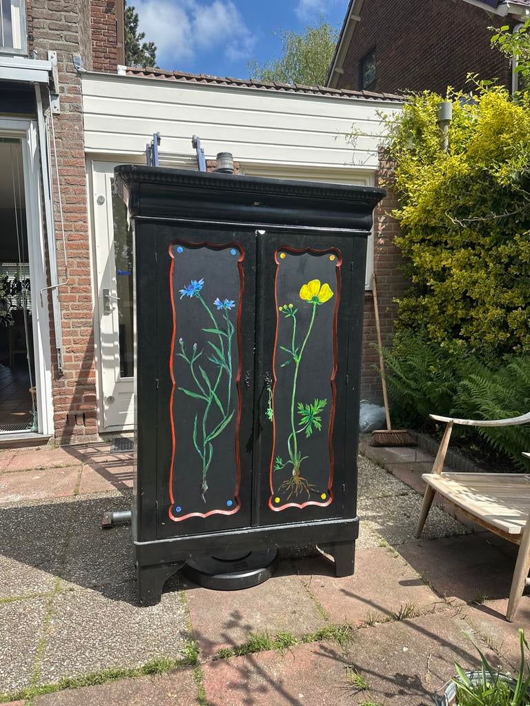 Oude grenen kast met unieke bloembeschildering, Ophalen