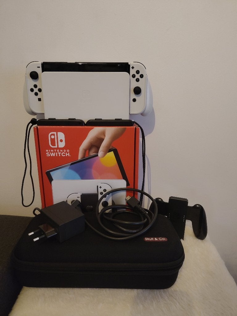 Nintendo Switch OLED 512gb - 100+ games - alle toebehoren, Spelcomputers en Games, Zo goed als nieuw, Met 1 controller, Met games