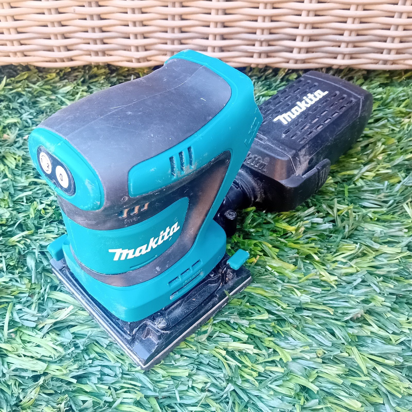 Makita DBO480 18V accu schuurmachine, Ophalen of Verzenden, Minder dan 600 watt, Vlakschuurmachine