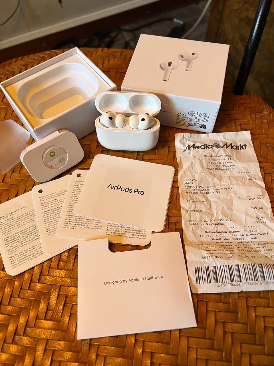 Nieuwe AirPods Pro 3 met aankoopbon en Apple Care, In gehoorgang (in-ear), Actieve ruisonderdrukking, Nieuw, Ophalen of Verzenden