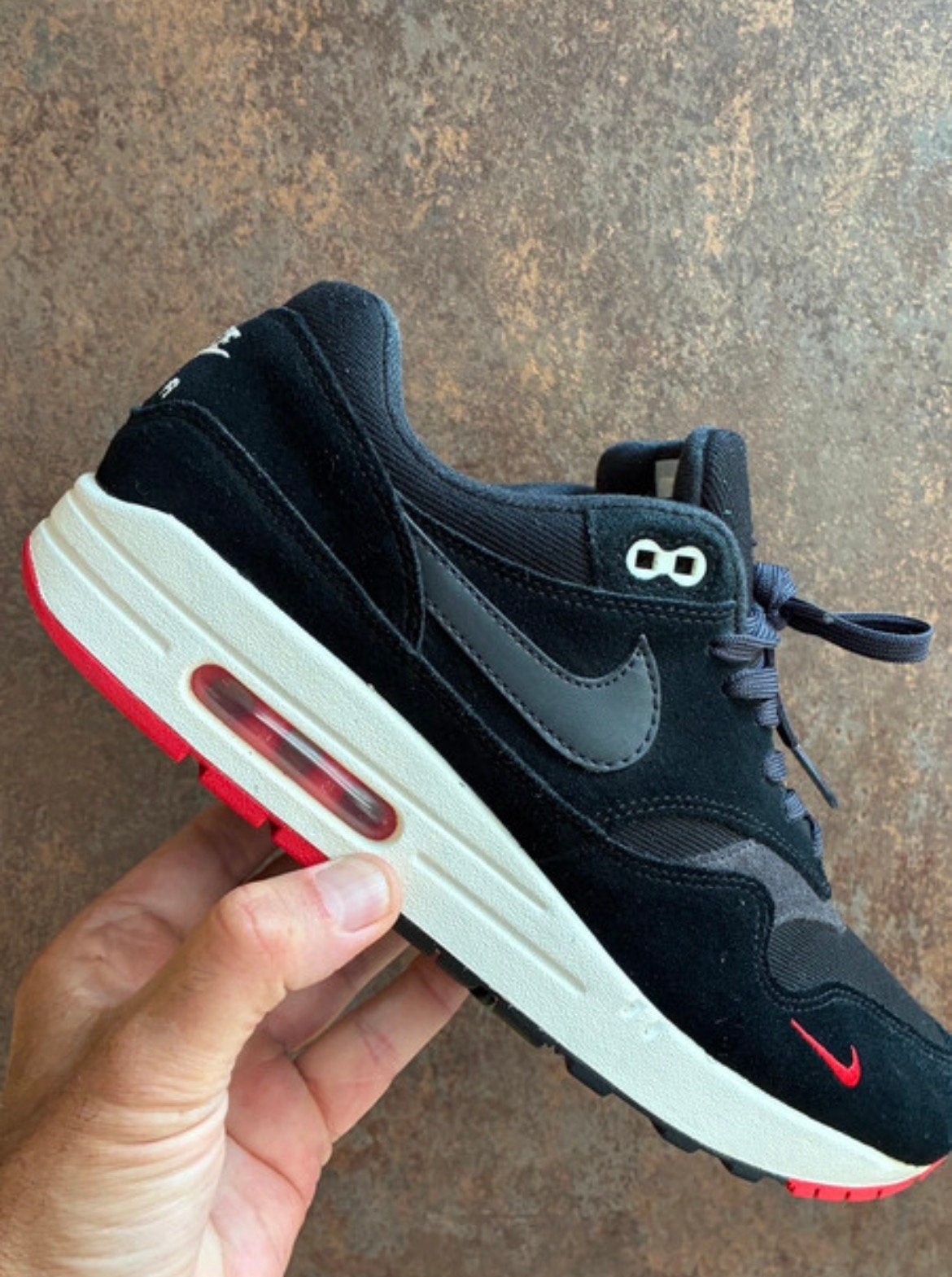 Air Max 1 - ‘Bred mini swoosh’ 44,5, Ophalen of Verzenden, Zo goed als nieuw, Zwart