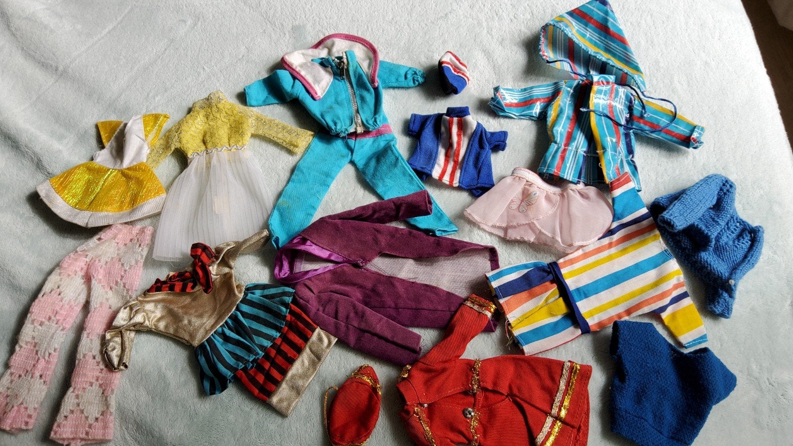 Vintage Barbie Sindy Fleur Tienerpop outfit jas hoed rok., Ophalen of Verzenden, Fashion Doll