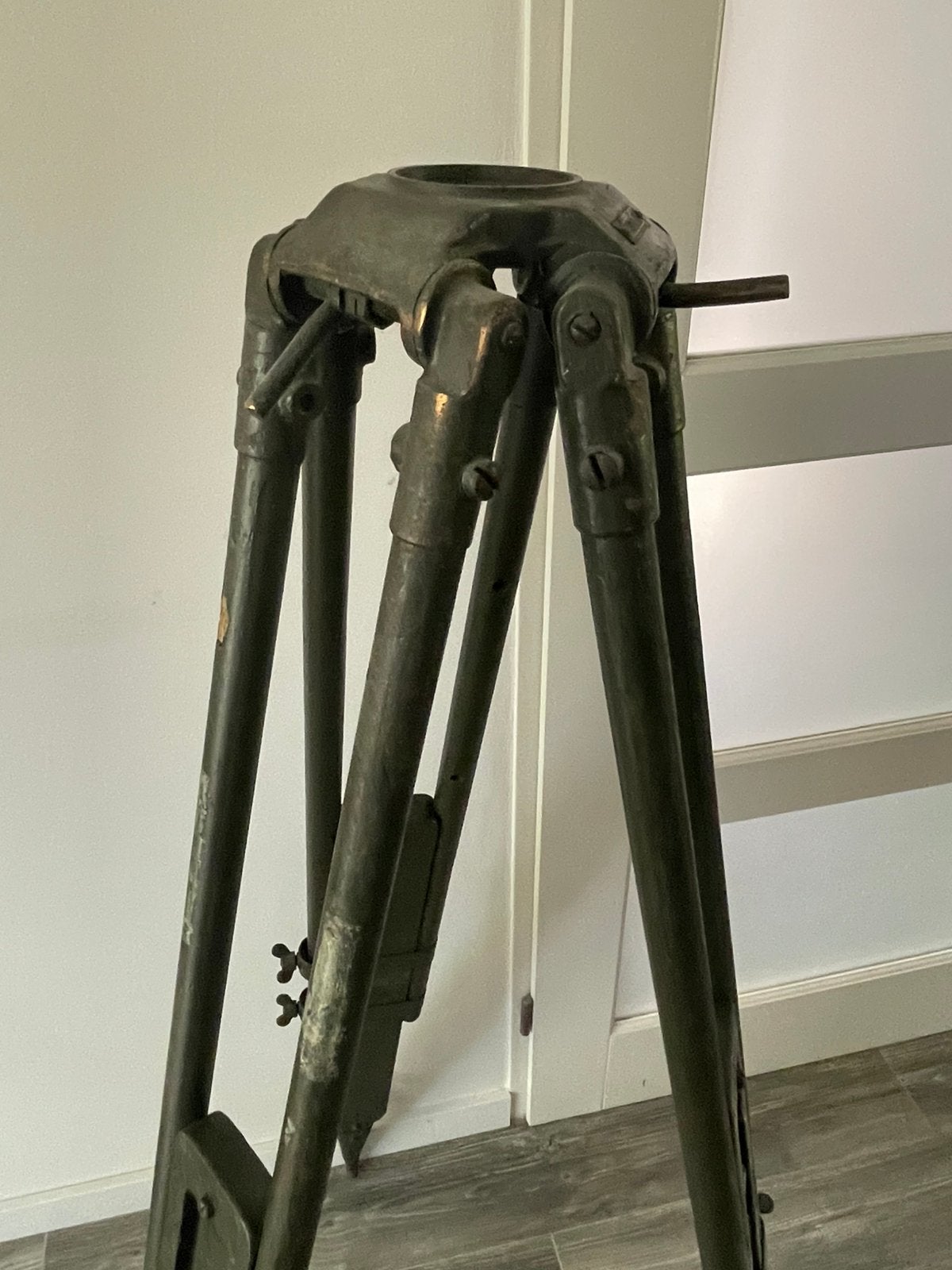 Militair zeer oude Tripod / statief  M17 40/50, Ophalen of Verzenden, Landmacht, Nederland