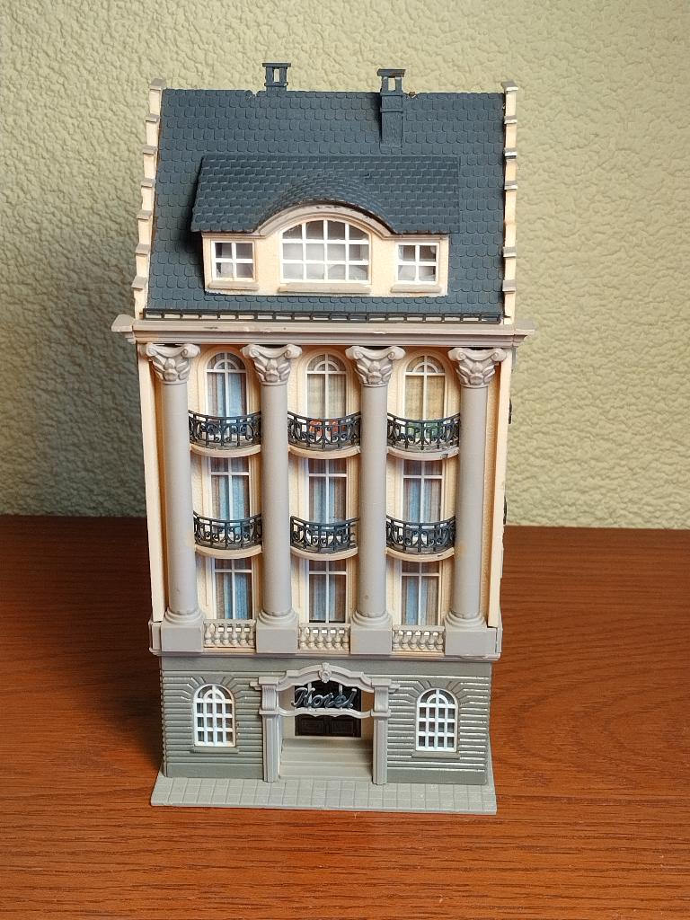 Vollmer 3772 - Grand Hotel, Hobby en Vrije tijd, Modeltreinen | H0, Overige merken, Gebruikt, Gelijkstroom of Wisselstroom, Brug, Tunnel of Gebouw