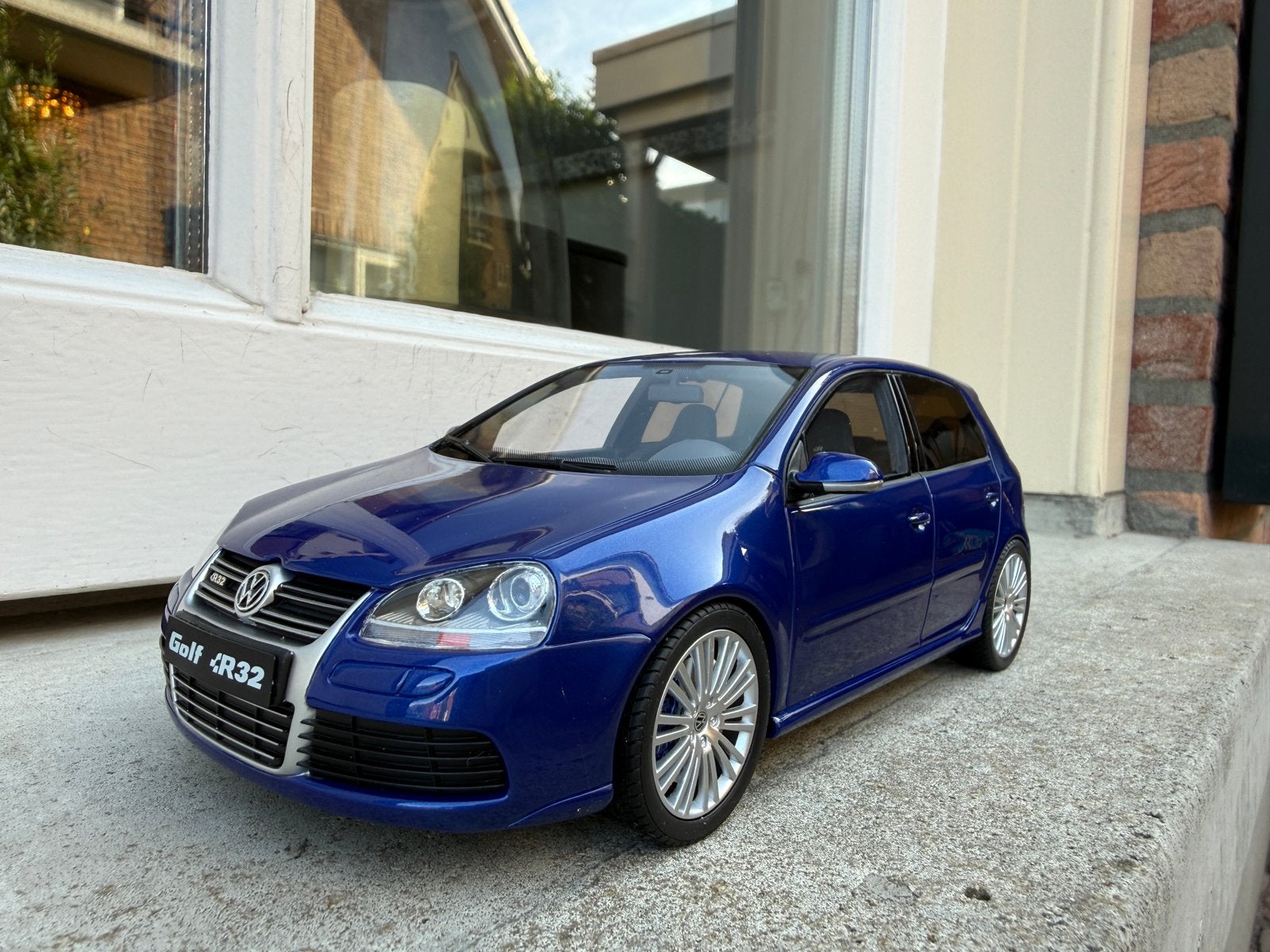 1:18 Volkswagen Golf V R32 blauw Otto Models OT192, Hobby en Vrije tijd, Modelauto's | 1:18, 2, rue de l'écusson, Zone commerciale Oxygène Sud, Josselin, 56120, FR