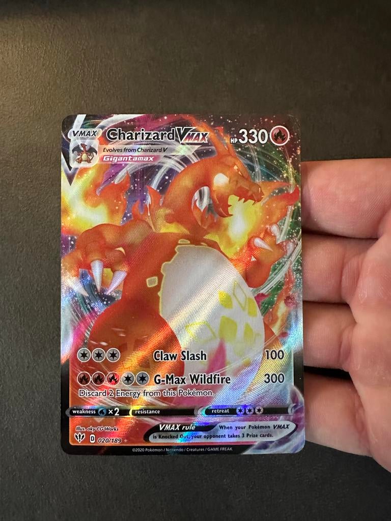 Charizard VMAX - Goede Staat!, Ophalen of Verzenden, Zo goed als nieuw, Losse kaart, Foil