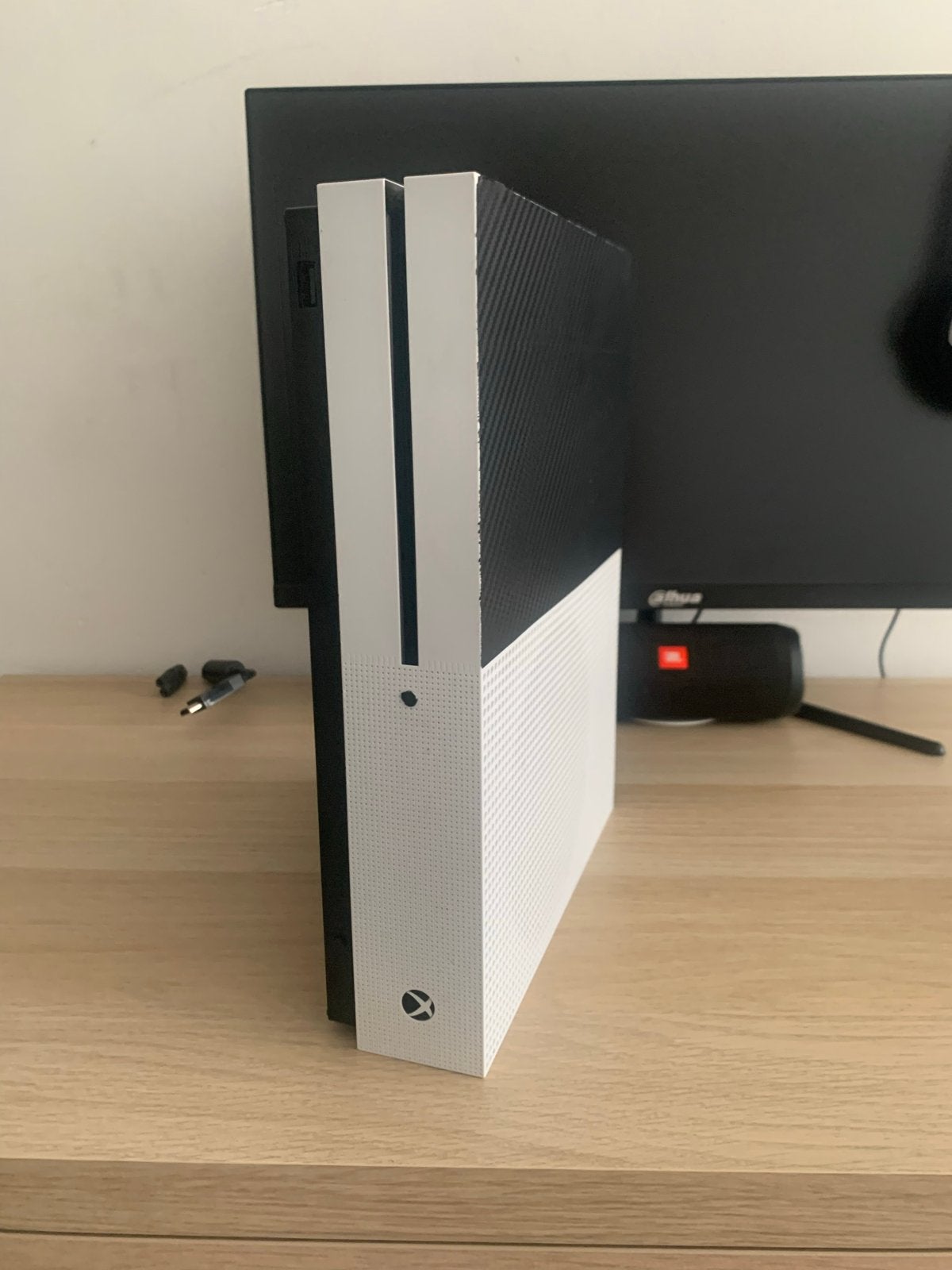 Xbox One S 1TB met 2 controllers en 2 games (Nieuwstaat), Ophalen, Nieuw
