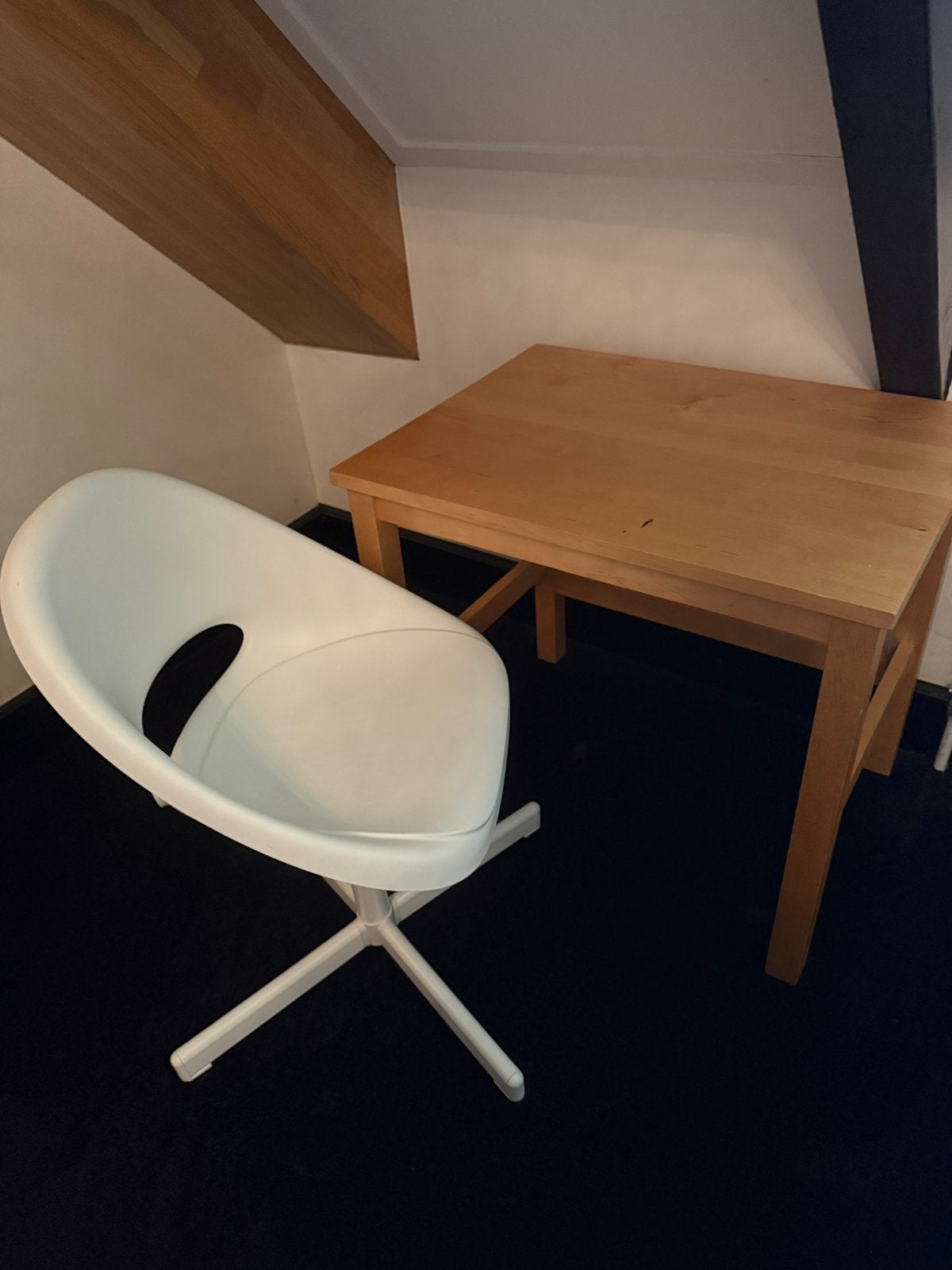 Kinder bureaustoel (ikea) incl tafeltje, Ophalen, Zo goed als nieuw