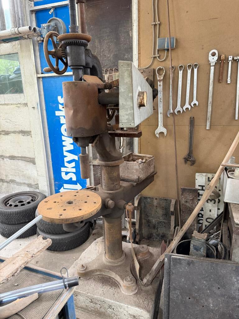 Antieke Kolomboormachine - Robuust en Functioneel, Doe-het-zelf en Verbouw, Ophalen, Gebruikt, Kolomboormachine
