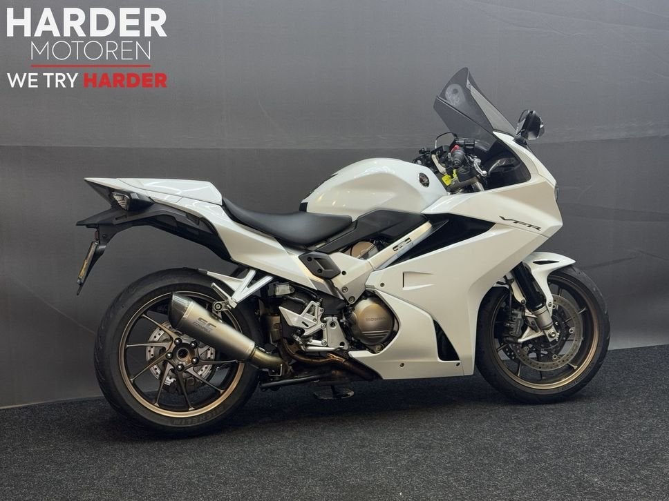 HONDA VFR 800 F VTEC ABS | SC-PROJECT | QUICKSHIFTER |, 782 cc, HONDA, 4 cilinders, Motorrijbewijs A