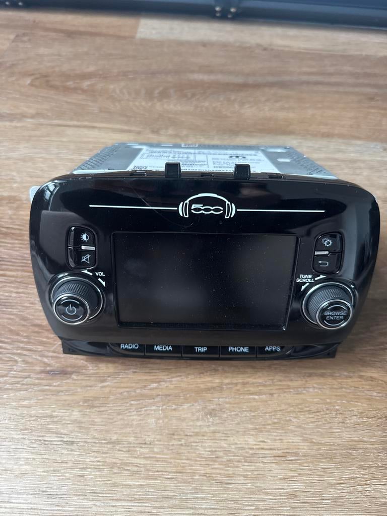 Fiat 500 Uconnect Radio, Auto diversen, Autoradio's, Ophalen of Verzenden, Zo goed als nieuw