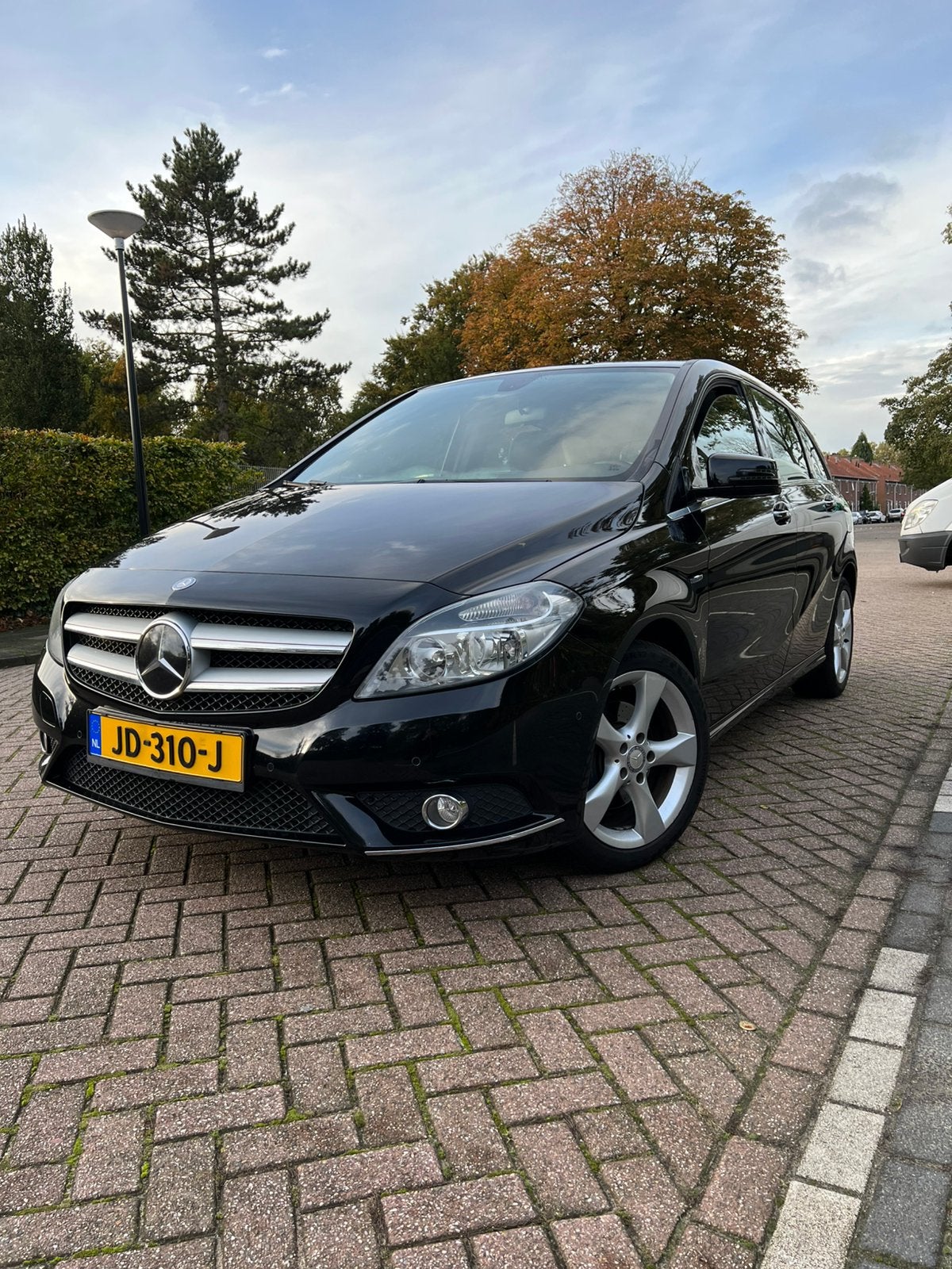 Mercedes-Benz B-Klasse 1.6 B200 Zwart APK 09/27, Auto's, Voorwielaandrijving, Leder en Stof, Zwart, 1595 cc