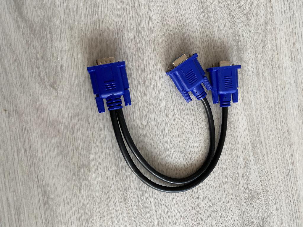 VGA Splitter Kabel 1-naar-2 Verdeler 0.3m, Computers en Software, Pc- en Netwerkkabels, Ophalen of Verzenden, Nieuw