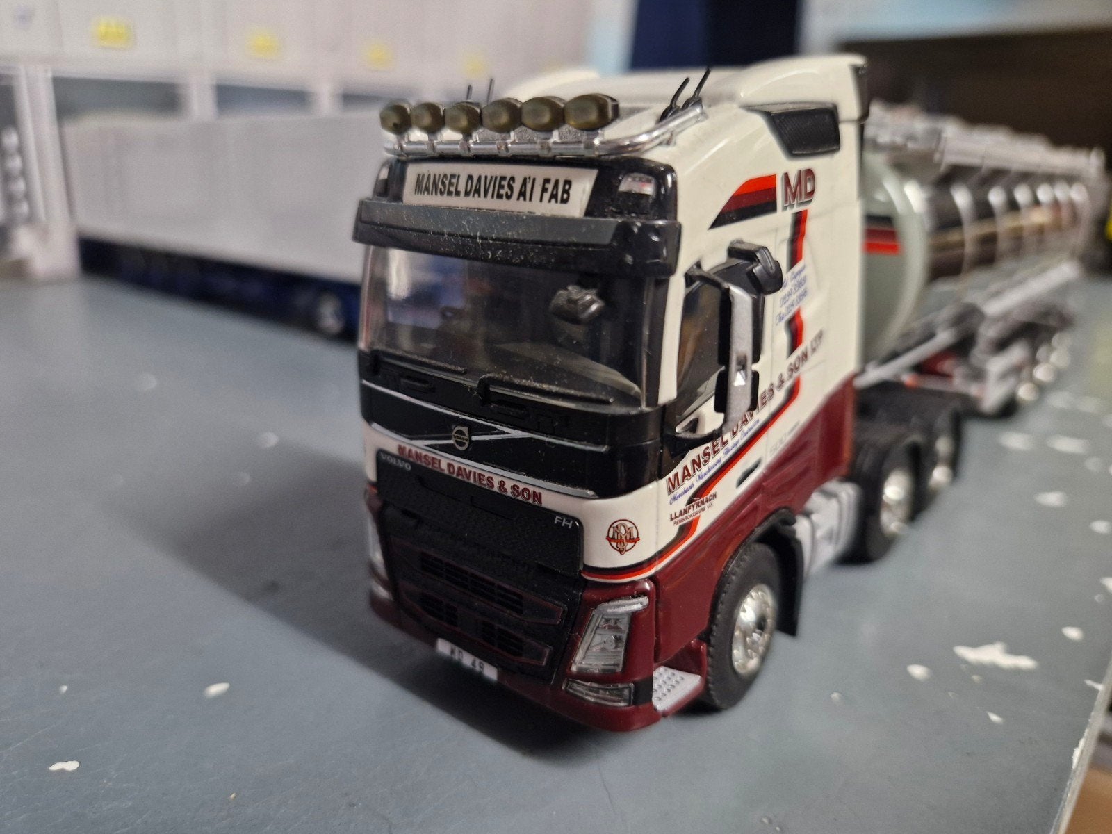 volvo FH met vloeistof trailer wsi