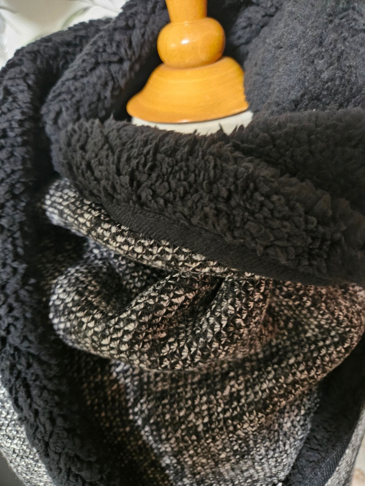 Warme gebreide sjaal met teddy voering en toggle sluiting, Maat 46/48 (XL) of groter, Nieuw, Ophalen of Verzenden, Onbekend