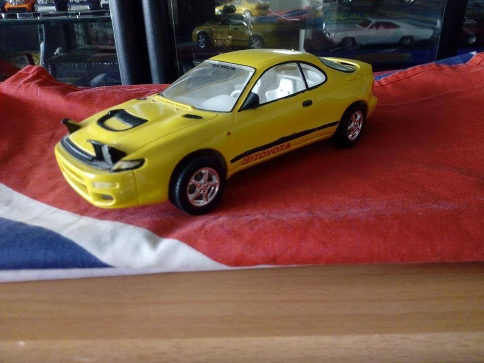 geboude kit celica T18 geel 1;24, Ophalen of Verzenden, Gebruikt