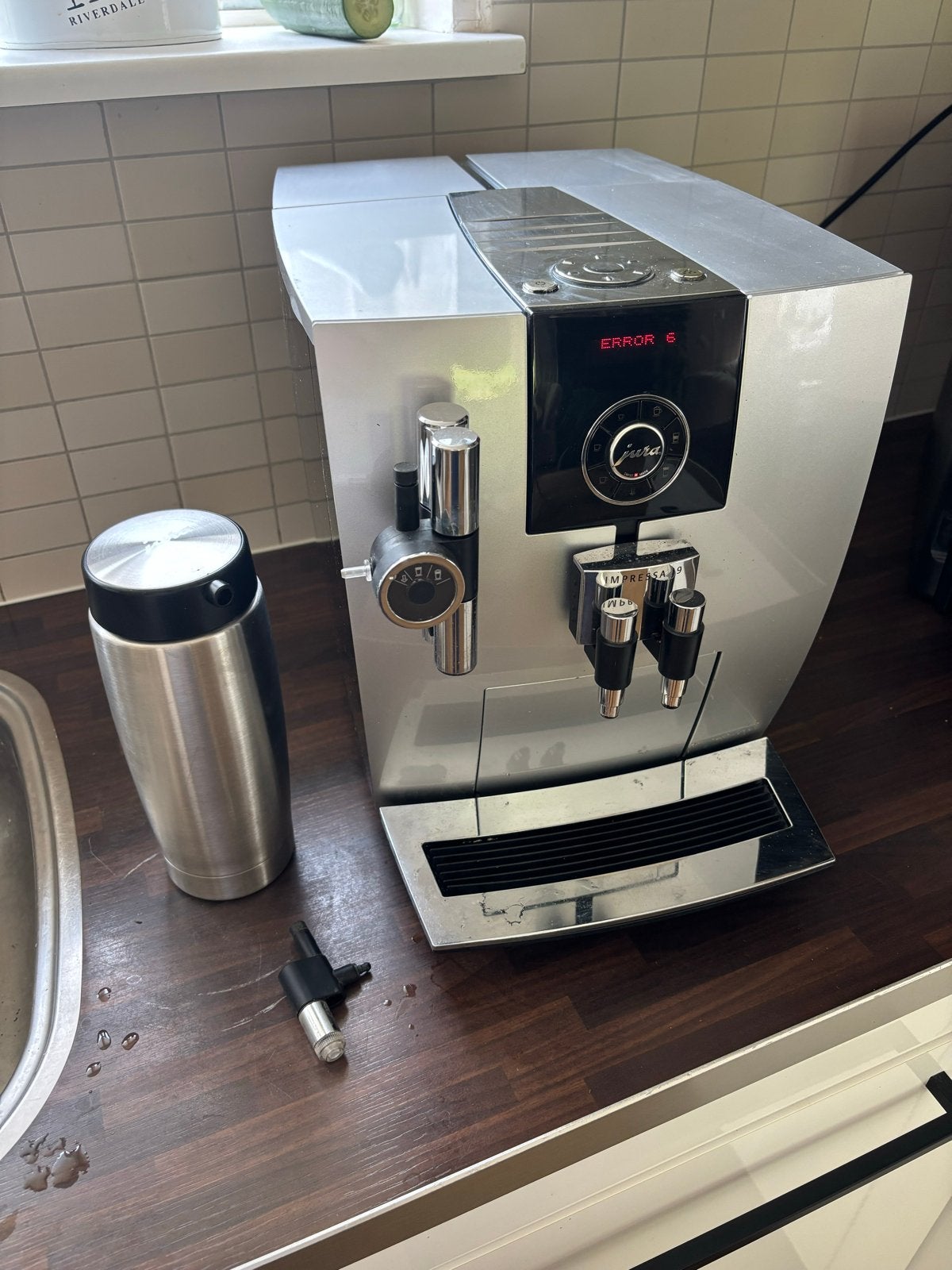 Jura J9.2 koffiemachine - defect (foutcode 6), Witgoed en Apparatuur, Koffiezetapparaten, Ophalen, Afneembaar waterreservoir, Koffiemachine