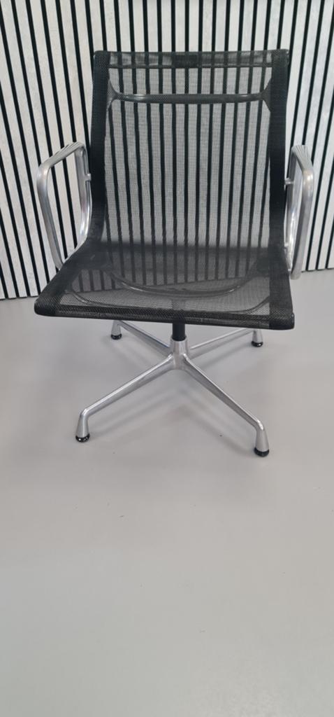 Vitra EA108 in Netweave uitvoering Nero, Ophalen, Gebruikt, Modern, Industrieel, Zwart