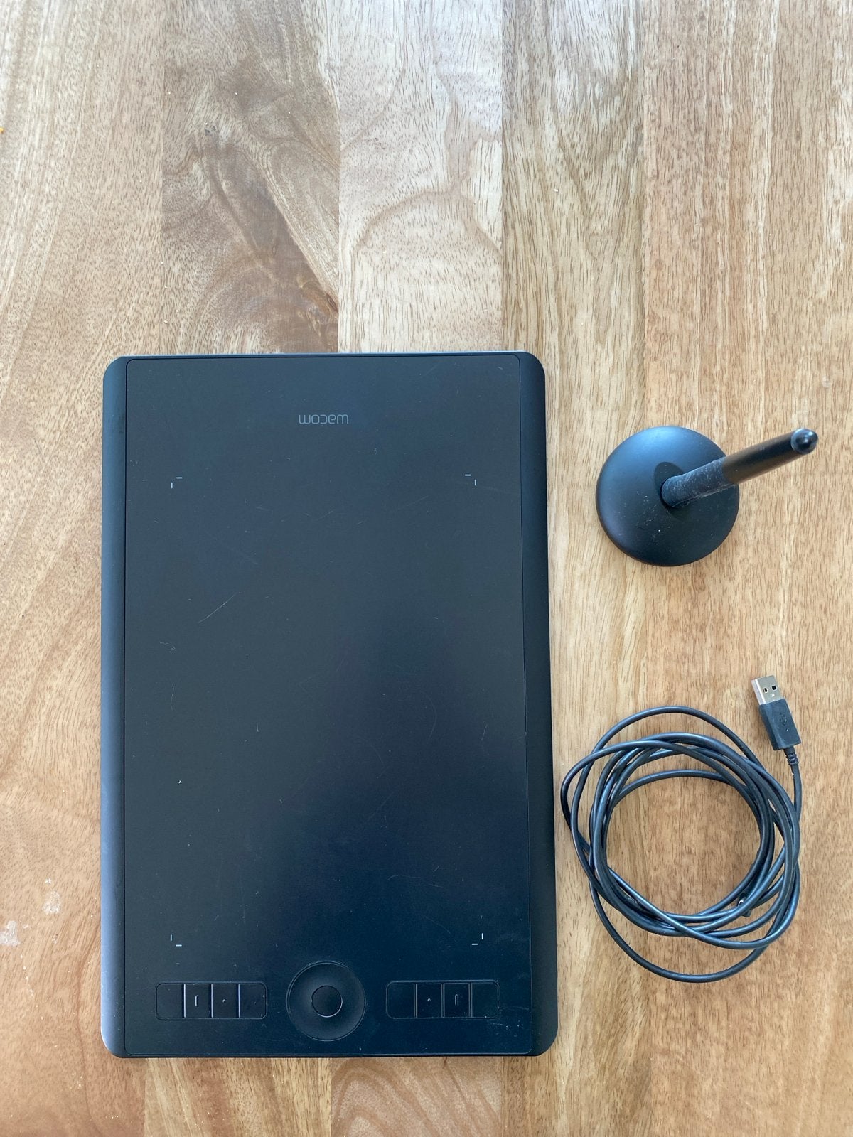 Wacom Intuos Pro tekentablet (M) met pen en accessoires, Computers en Software, Tekentablets, Zo goed als nieuw, Bedraad, Multi-touch