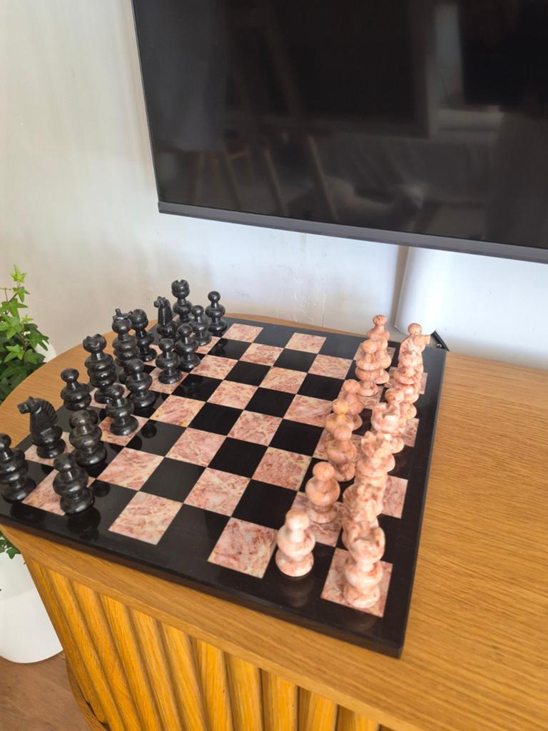 Handgemaakt Marmeren Schaakspel Zwart Rose - Uniek Design, Hobby en Vrije tijd, Gezelschapsspellen | Bordspellen, Een of twee spelers
